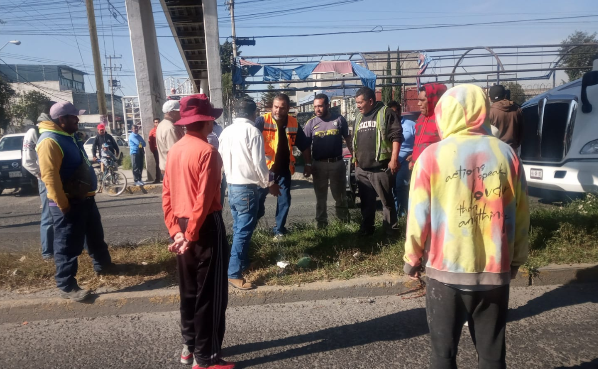 Bloquean el Bulevar Aeropuerto para exigir el bacheo Foto: Especial