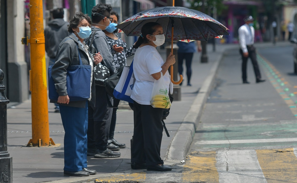 Los  síntomas más comunes son: fiebre, dolor de cabeza, tos seca, estornudos, dificultad para respirar en los casos más graves / Foto: Archivo El Universal