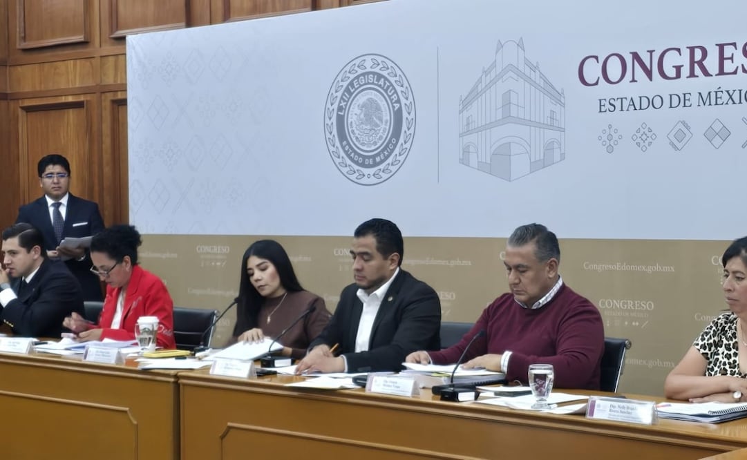 Diputados mexiquenses de Morena, PT y el Ejecutivo estatal durante la aprobación de las reformas a la Ley de Amnistía. Foto Especial
