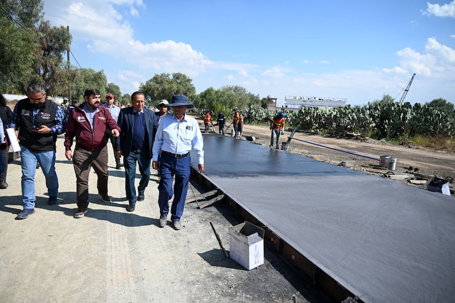 El secretario Carlos Maza Lara constata el 55% de avance en las obras que modernizarán el acceso al Pueblo Mágico. Foto Especial