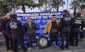 Caen dos cristaleros en Toluca tras robo en el barrio San Miguel Apinahuizco