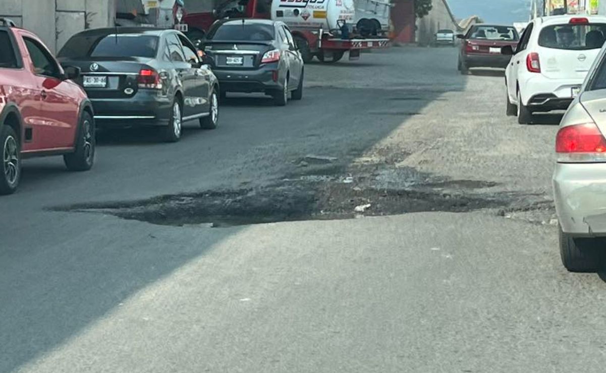 El municipio de Metepec te paga el daño que haya registrado tu auto en caso de caer en un bache. Foto Karen Aldama