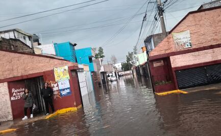 VIDEO: ¡Urgente en Cuautitlán! Lluvia desborda drenajes e inunda casas en Rancho San Blas