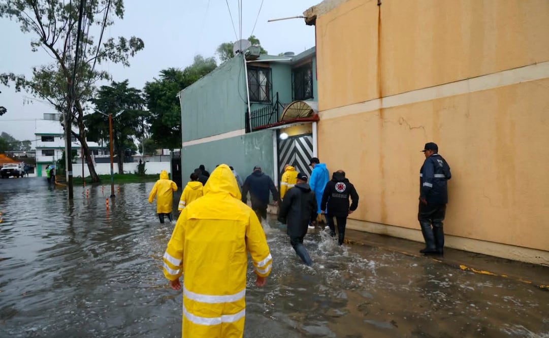 El incremento en el caudal del Río de los Remedios colapsó nuevamente la infraestructura hidráulica en la zona. Foto Especial