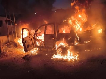 ¿Ataque directo o falla? Arde camioneta en la México-Puebla en medio de crisis de seguridad