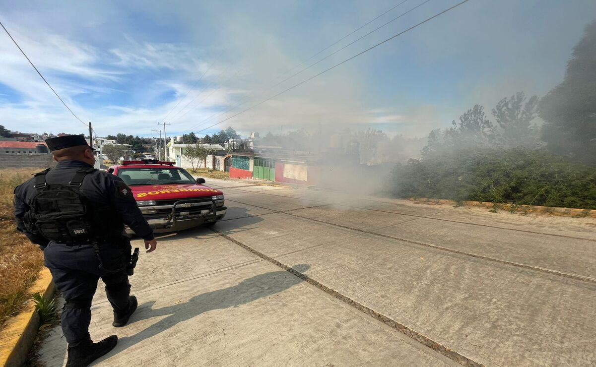 La Policía Municipal resguarda la zona en apoyo a los cuerpos de emergencia. Foto: Michelle Sánchez