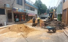 Socavón en Viveros del Valle provoca cierre vial en Tlalnepantla; OPDM repara falla en drenaje