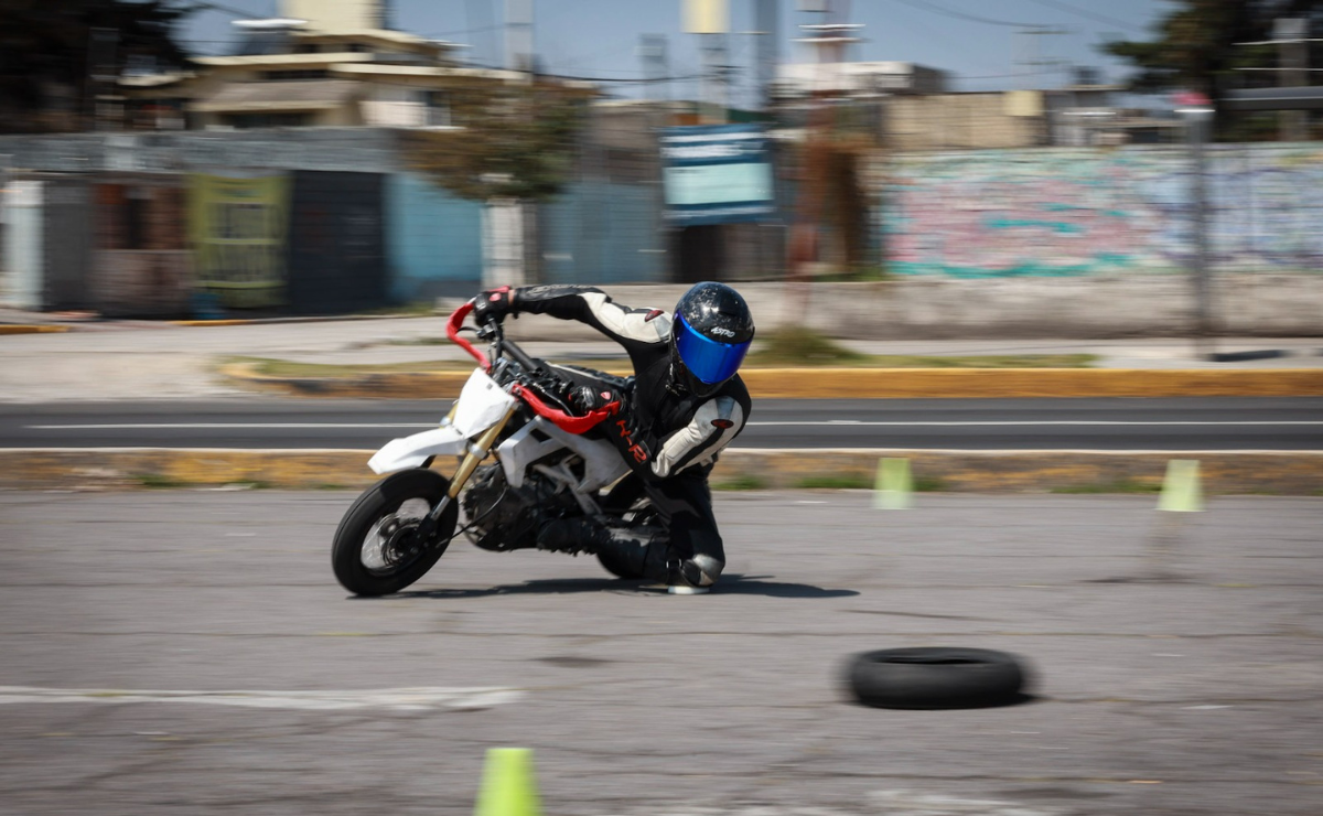 Aprende a dominar la moto en Toluca con expertos. Foto: Alejandro Vargas