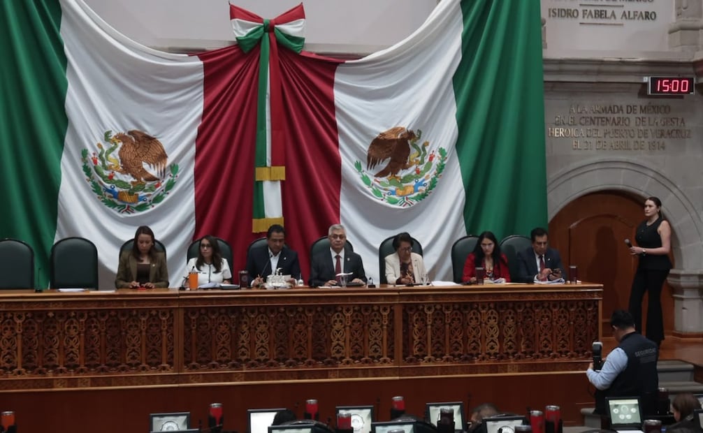 Durante el informe, diputados locales señalaron la persistencia de corrupción y la baja confianza ciudadana hacia los cuerpos policiales. Foto Alejandro Vargas / El Universal