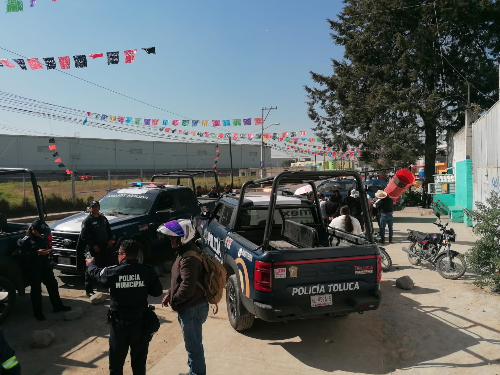 Los manifestantes señalaron que la problemática de falta de agua se registra principalmente en la calle Juan Fernández Albarrán. Foto: Claudia Rodríguez