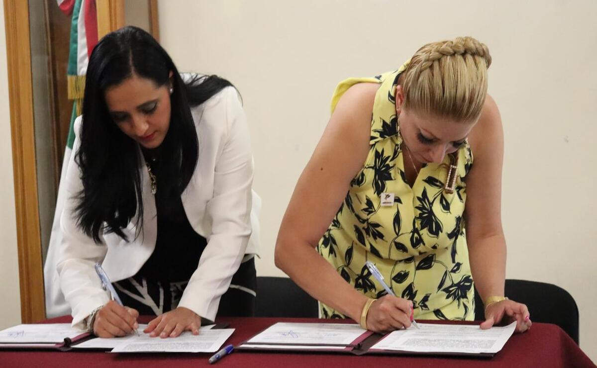 Berenice Olmos Sánchez y Macarena Montoya Olvera firmaron un convenio de salud en el Edomex. Foto: Especial.