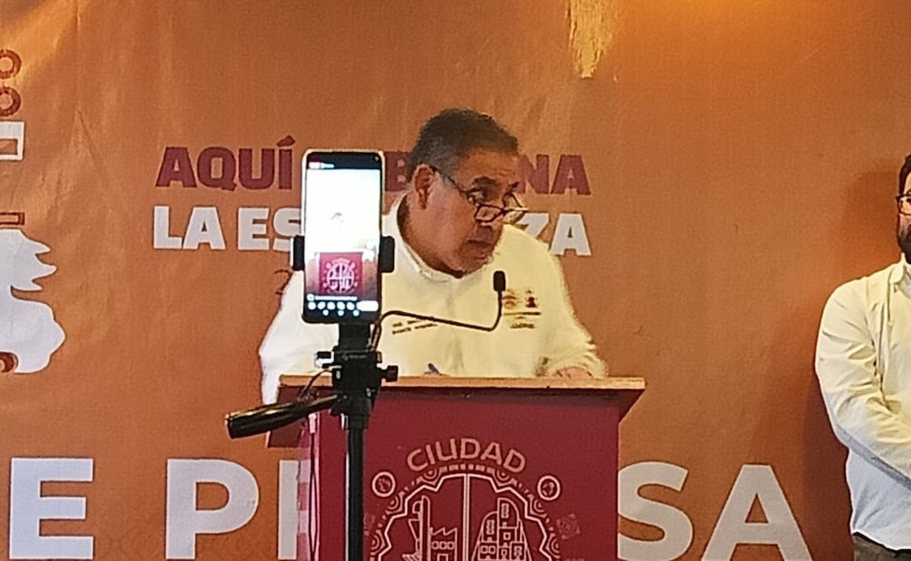 Personal de OAPAS realiza limpieza profunda en el sistema de alcantarillado de Zomeyucan. Foto Especial