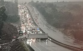 Caos vial en la autopista México-Querétaro por choque múltiple a la altura de Coyotepec