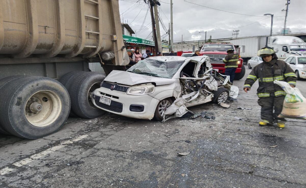 Derrame de combustible por choque en la Toluca-Atlacomulco: Bomberos ...
