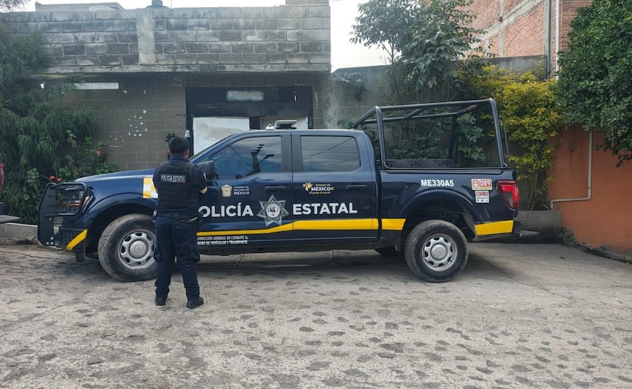 Hallan vehículos con reporte de robo en un predio de Chalco; había además varias placas