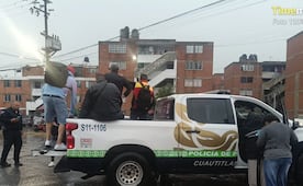 Policías municipales rescatan a alumnos en patrullas tras inundación en Cuautitlán Izcalli