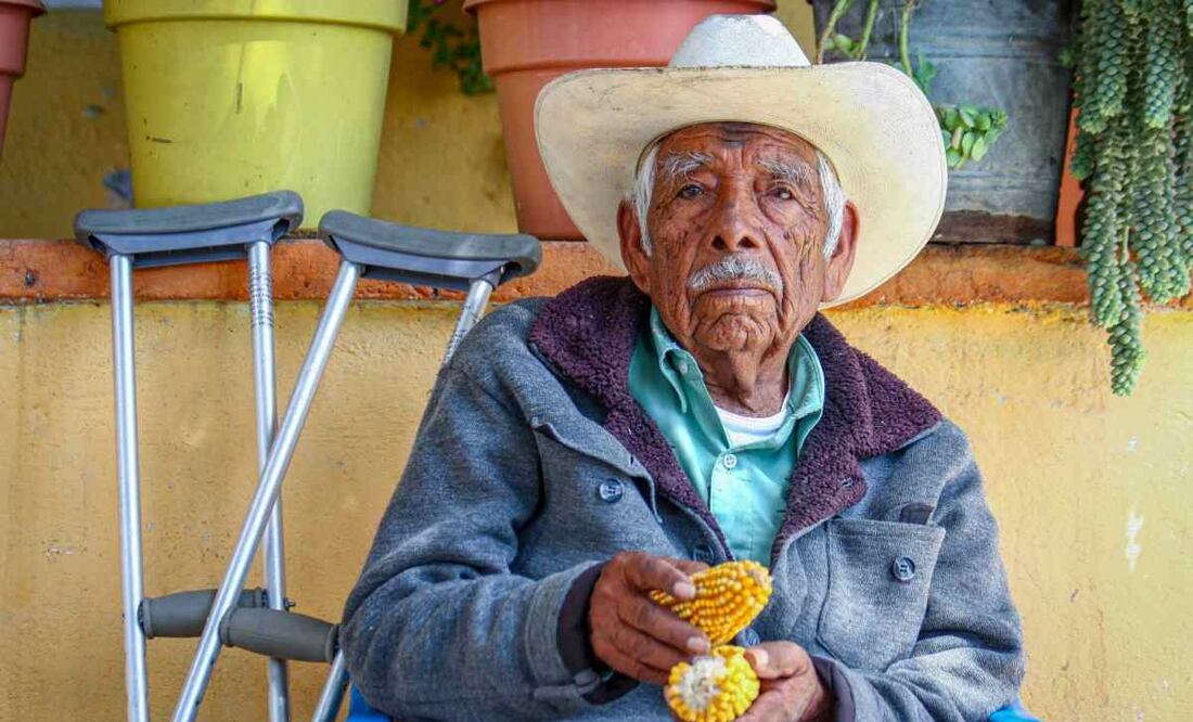 Los adultos mayores también recibirán su tarjeta / Foto: Especial