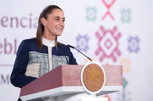 Claudia Sheinbaum anuncia recaudación récord en México 2025; SAT va contra "factureras" y evasión en 2026