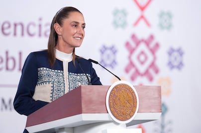 Claudia Sheinbaum anuncia recaudación récord en México 2025; SAT va contra "factureras" y evasión en 2026