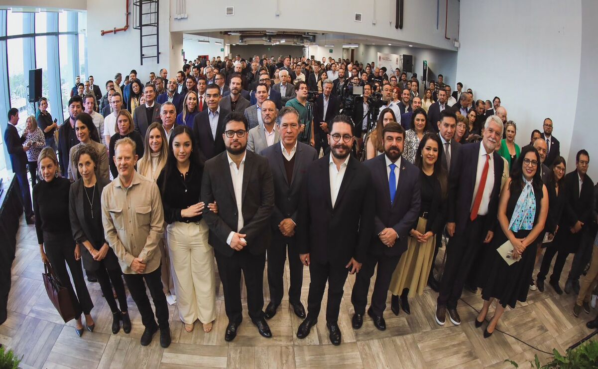 El alcalde Isaac Montoya explicó que son 31 proyectos, entre los cuales se encuentran La Plaza Revolución, Plan maestro Parque Naucalli y Museo de Arquitectura Moderna Torres de Satélite / Foto: Especial