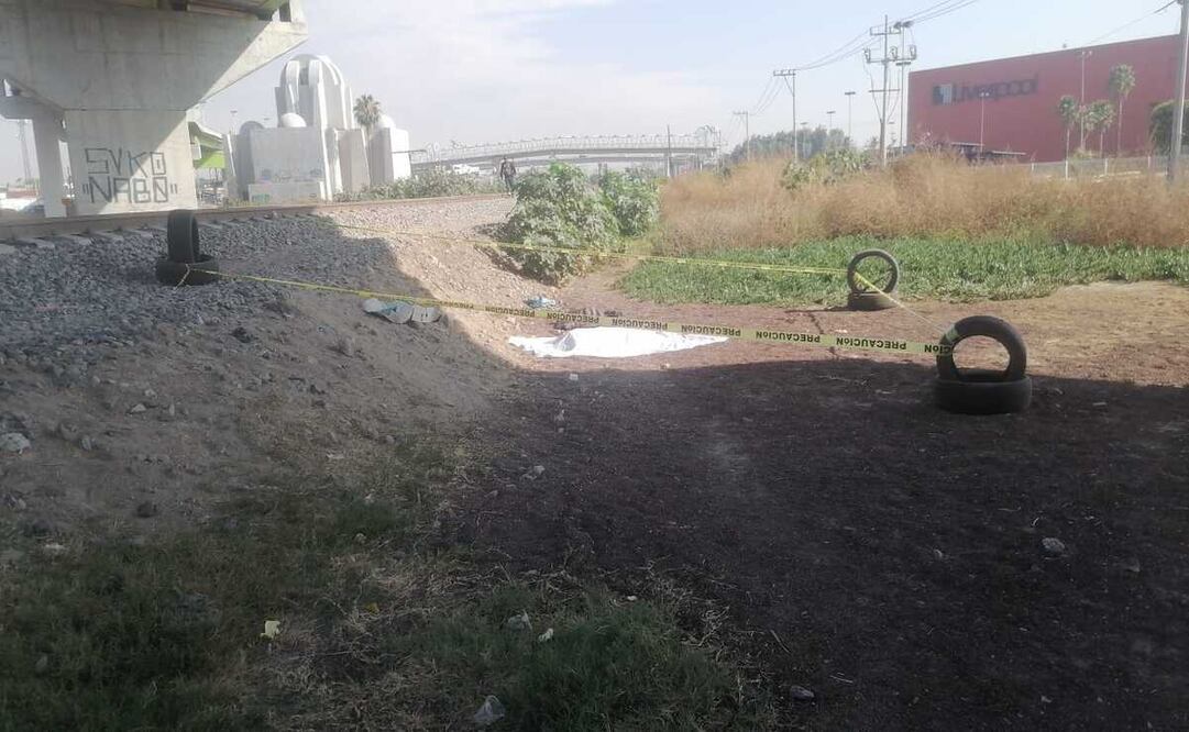 El cuerpo de un hombre en situación de calle fue hallado este jueves a un costado de las vías del tren. Foto: Especial