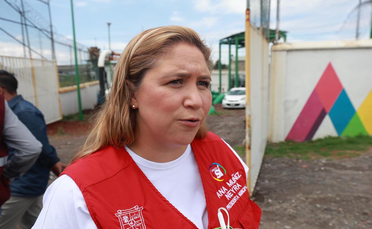 La presidenta municipal de San Mateo Atenco, Ana Muñiz Neyra, supervisa las zonas afectadas por las lluvias / Foto: Arturo Hernández