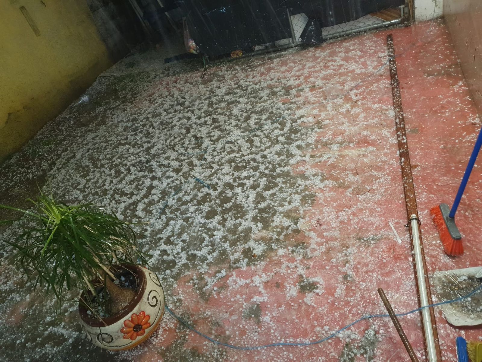 A pesar de la intensidad de la tormenta, hasta el momento no se han reportado inundaciones graves o accidentes en los municipios afectados. Foto Arturo Contreras