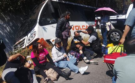 Un muerto y 9 heridos tras volcadura de autobús en la México-Cuautla, en Tlalmanalco