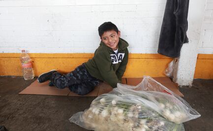Un pequeño gran comerciante: John, el niño que es un pilar de su familia en Toluca