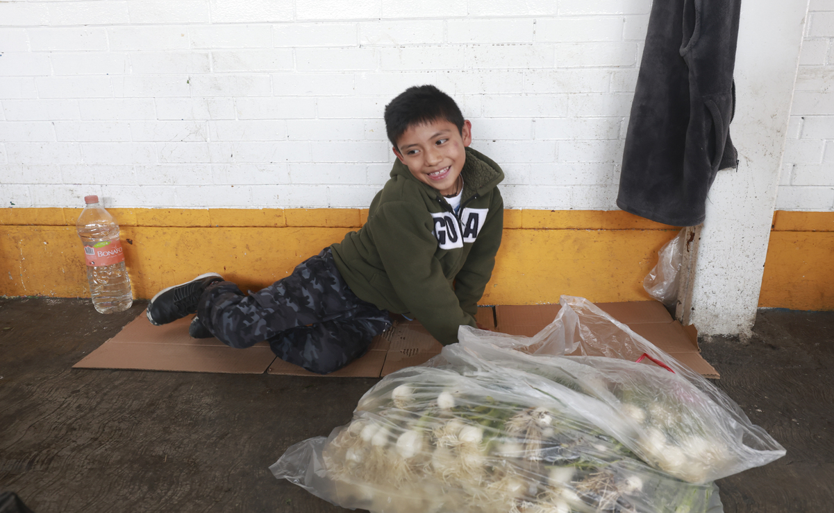 Un pequeño gran comerciante: John, el niño que es un pilar de su familia en Toluca