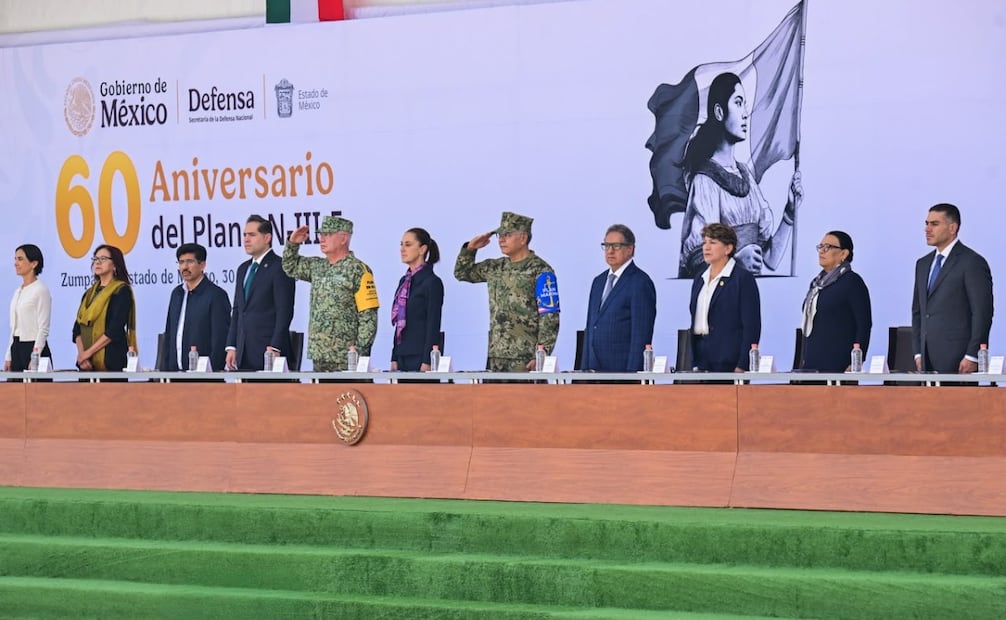Delfina Gómez acompañó a Claudia Sheinbaum en la ceremonia por los 60 años de la aplicación del Plan DN-III-E. Foto especial