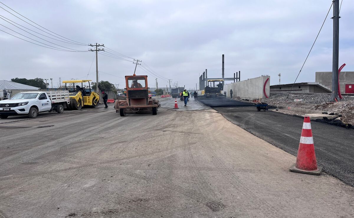 La reanudación de las obras de pavimentación sobre la Avenida Recursos Hidráulicos representa un avance significativo para los vecinos del Ejido de Teyahualco Foto: Arturo Contreras