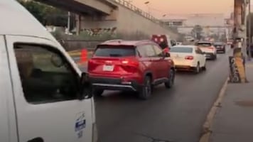 Hombre muere atropellado frente a Plaza Coacalco; intentó cruzar bajo el puente