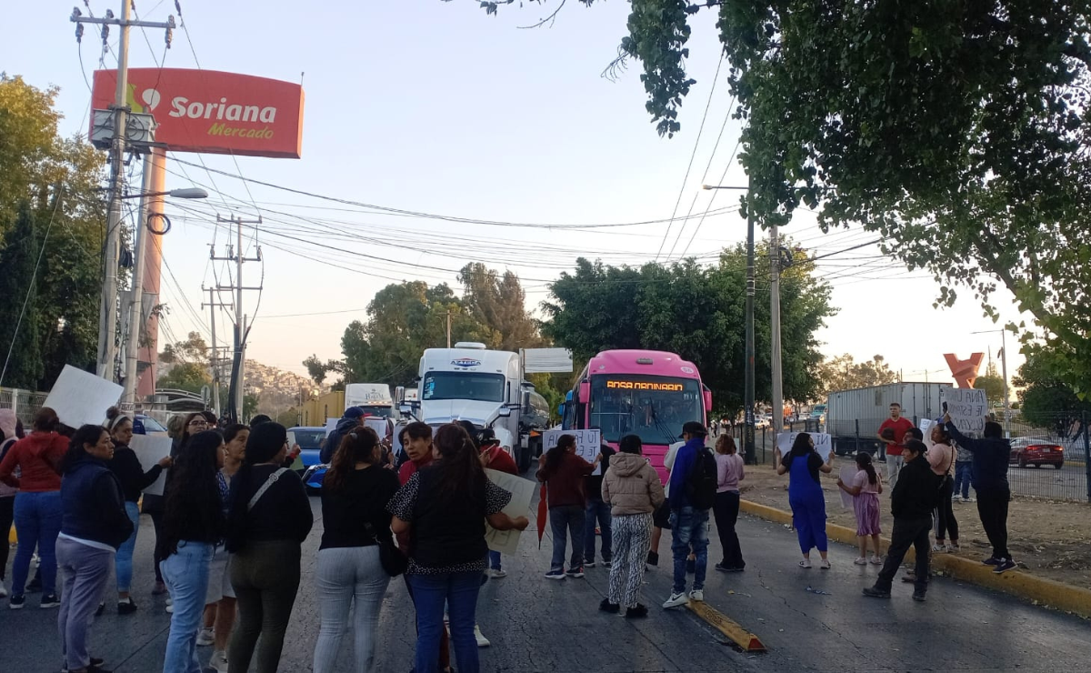 Frustración y desesperación en las voces de los seres queridos de Ana Laura Herrera Estrada mientras protestan en la Vía José López Portillo. Foto: Especial