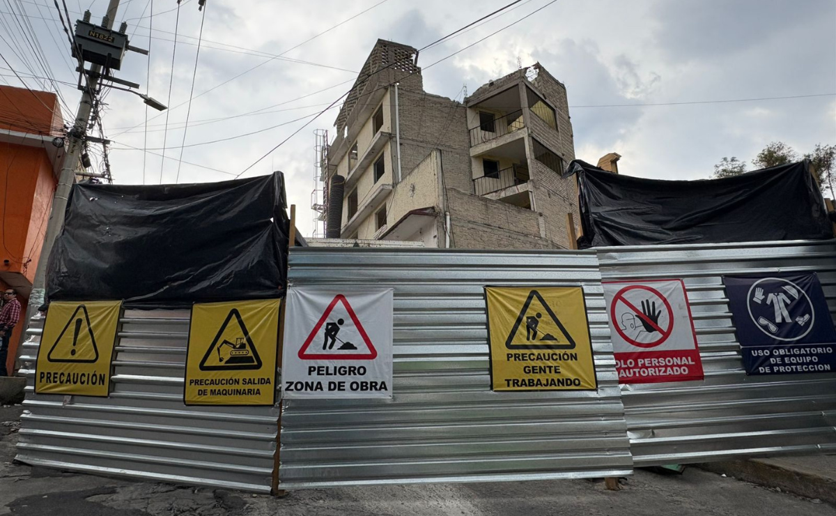 Ya en marcha: Equipos trabajan para desmantelar el edificio inclinado de Naucalpan y dar paz a vecinos. Foto: Arturo Contreras