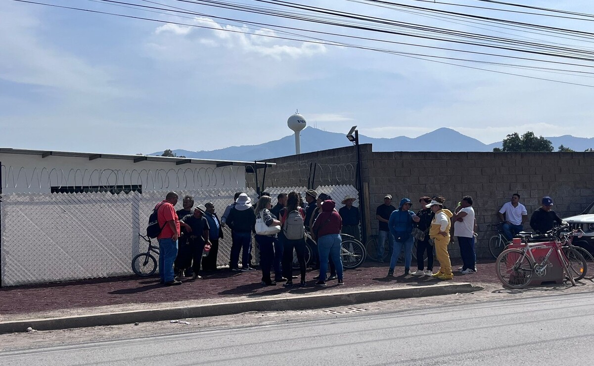 Los Vecinos del Ejido de Teyahualco sostuvieron una reunión con autoridades de los tres niveles de gobierno. Foto: Arturo Contreras.