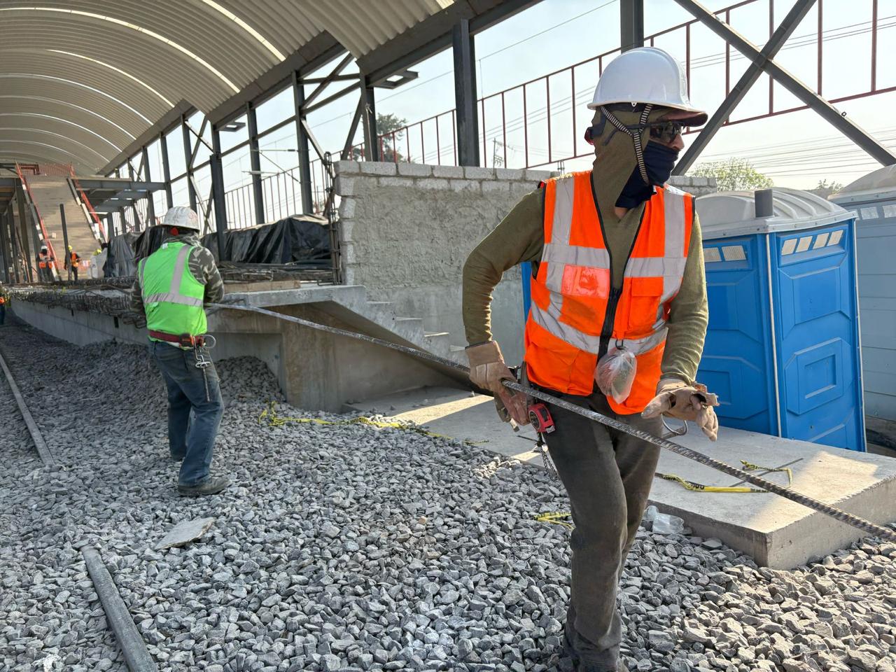 Las obras de ampliación del Tren Suburbano al AIFA continúan en Tultepec, con enfoque en las estaciones de pasajeros. Foto Arturo Contreras