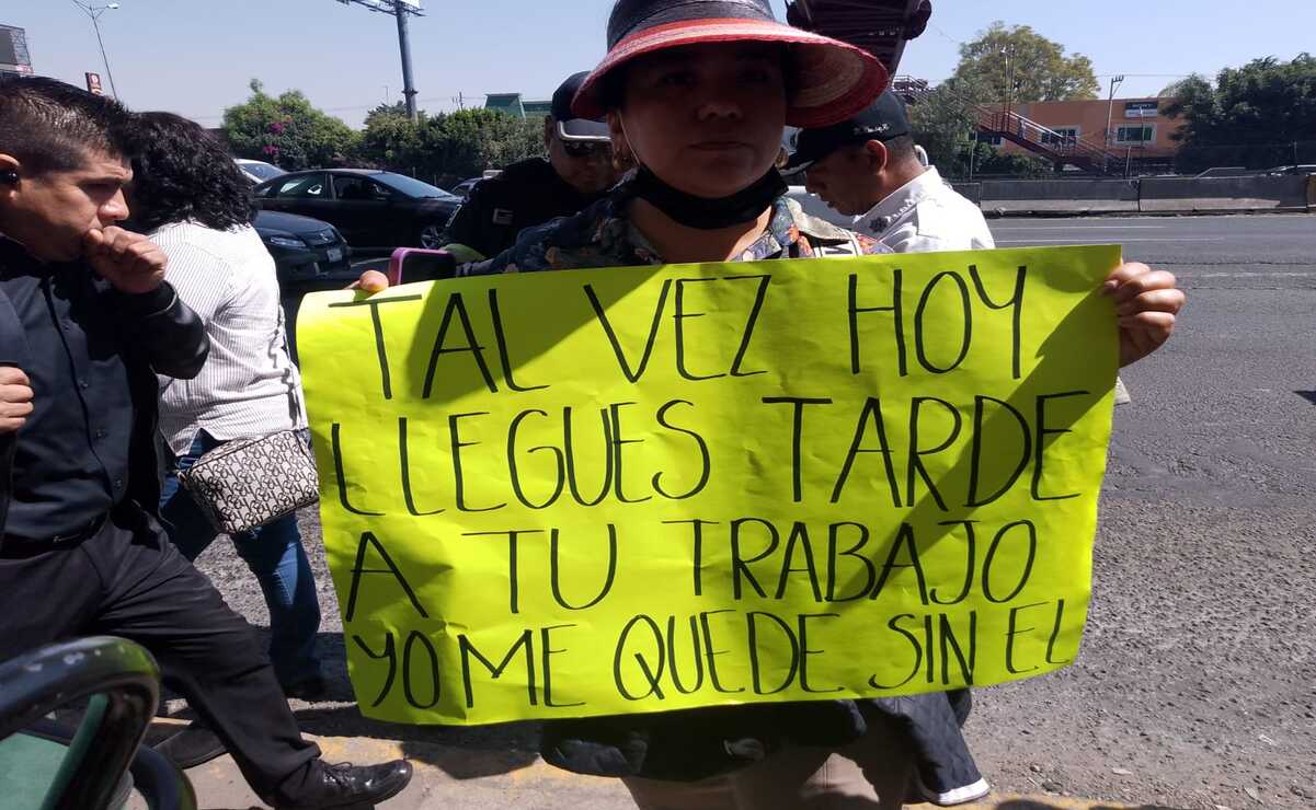 Los manifestantes bloquearon carriles centrales y laterales de Periférico Norte. Foto: Rebeca Jiménez