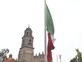 Atizapán de Zaragoza y Tlalnepantla izan la bandera a media asta por el 2 de octubre