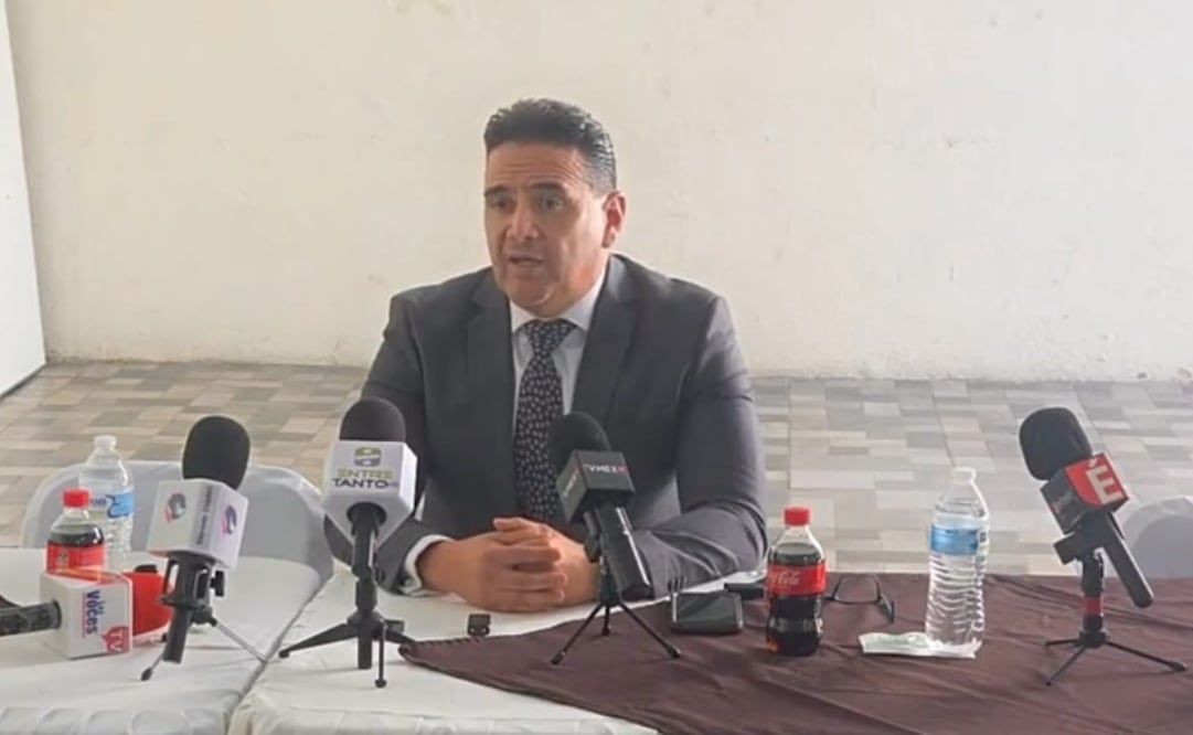 Pedro Antonio Fontaine durante la conferencia de prensa en la que anunció formalmente su salida de las filas del PAN en Naucalpan. Foto Especial