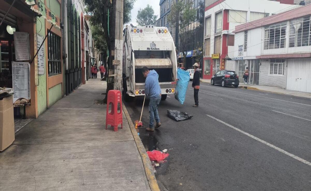 El trabajo incluyó la participación de 20 mujeres y hombres servidores públicos encargadas del barrido manual y dos unidades de carga trasera / Foto Especial
