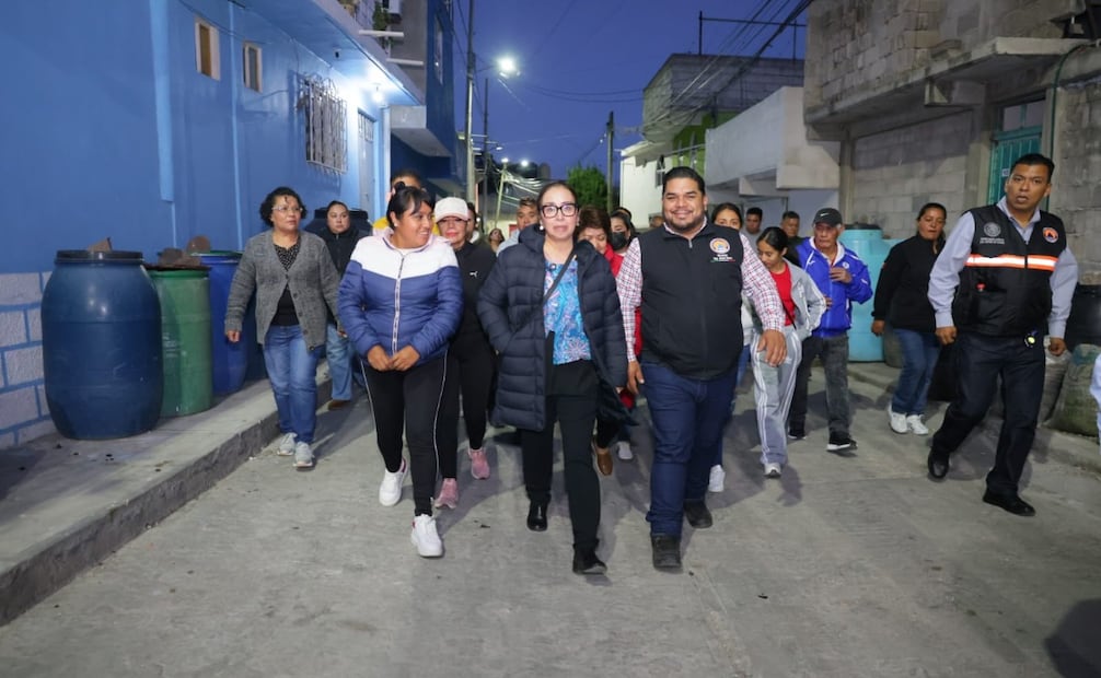 La alcaldesa Azucena Cisneros inauguró cinco calles pavimentadas con concreto hidráulico en la colonia La Negra. Foto Especial