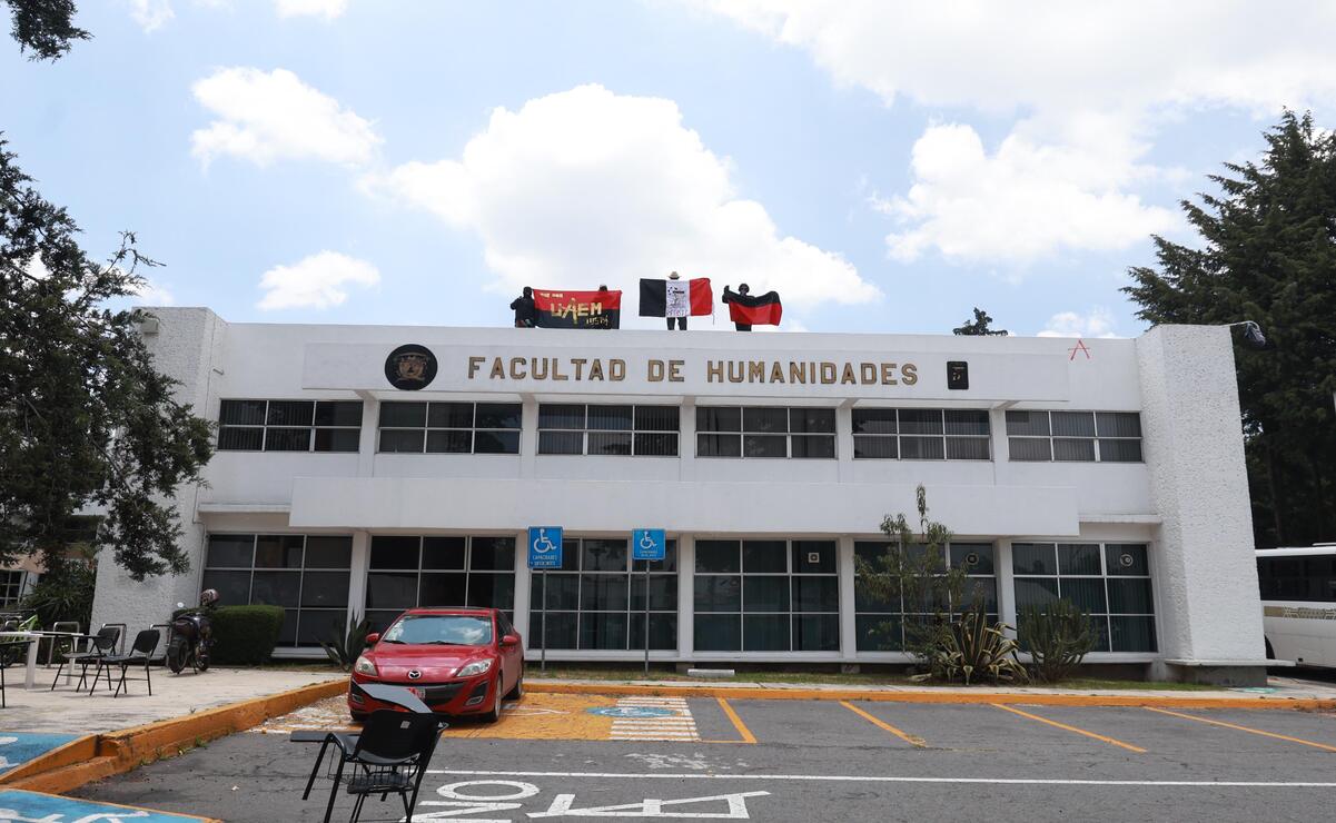 UAEMéx y estudiantes de Humanidades inician mesa de diálogo, rectora recibe pliego petitorio