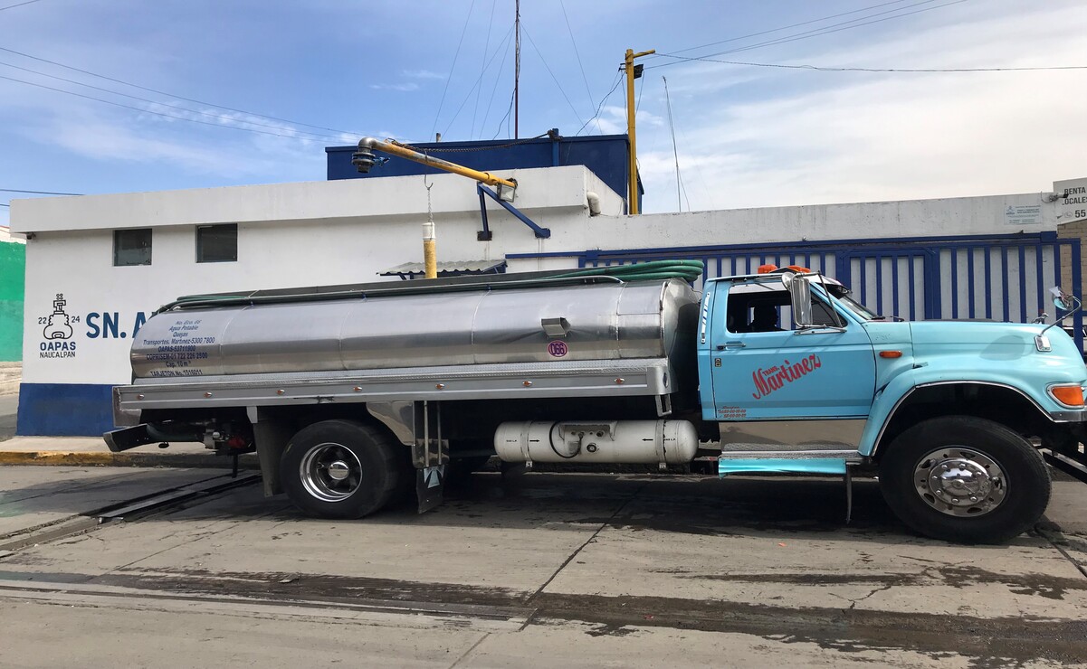 Comerciantes de Toluca afectados por escasez de agua enfrentan gastos continuos por servicios de pipas