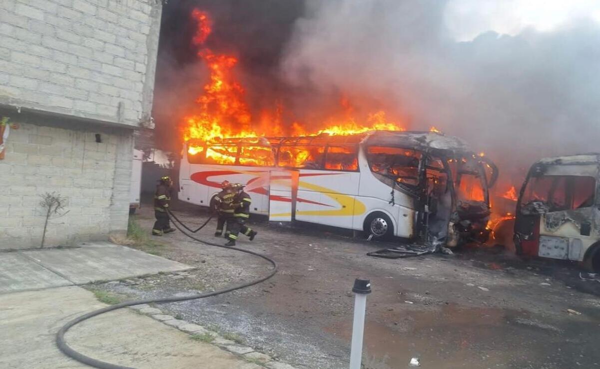 ¡Impactante! Feroz incendio devora autobuses en Toluca con humo visible en gran parte de la ciudad