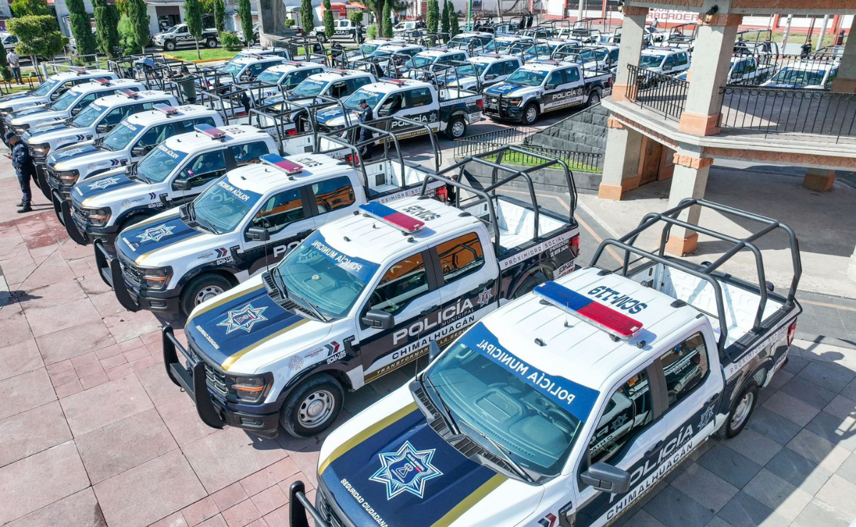 Con una inversión de 50 millones de pesos, el gobierno del Estado de México fortalece la seguridad en Chimalhuacán con la entrega de nuevas patrullas, uniformes y armamento. Foto: Especial