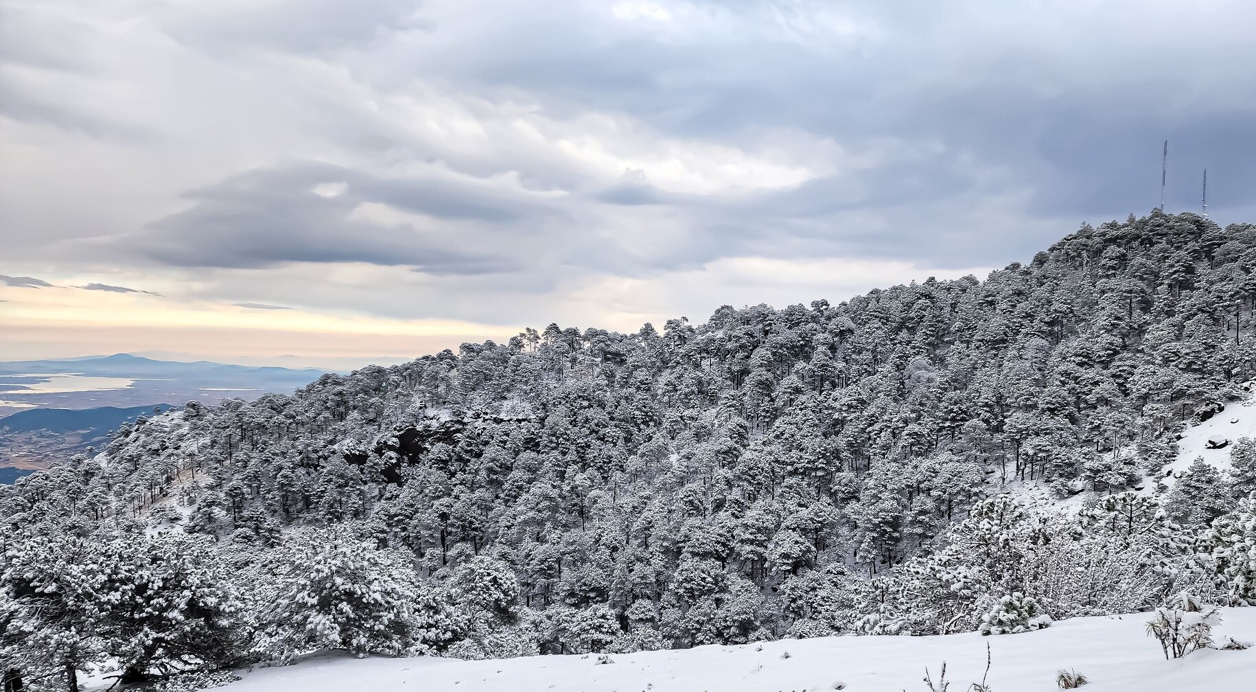 Los paisajes cubiertos de nieve son una excelente postal para fotografiar. / Foto Operadores del Cerro de Jocotitlán