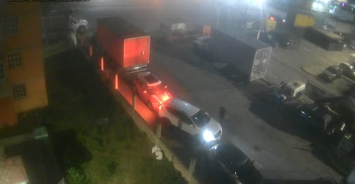 VIDEO: En minutos y con la alarma sonando, roban camioneta en la Unidad Niños Héroes de Cuautitlán Izcalli
