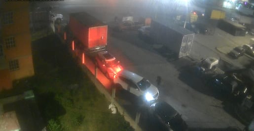 VIDEO: En minutos y con la alarma sonando, roban camioneta en la Unidad Niños Héroes de Cuautitlán Izcalli
