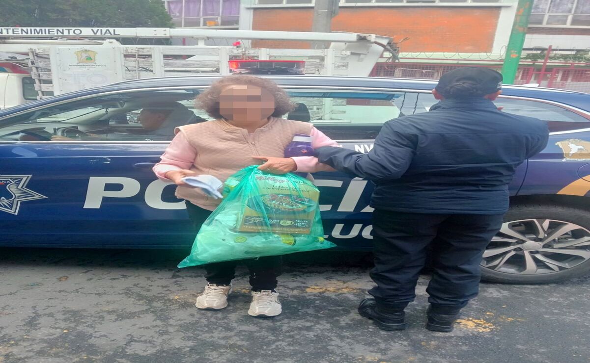 Una mujer de 64 años fue sorprendida en flagrancia arrojando basura en calles y banquetas. Foto: Especial